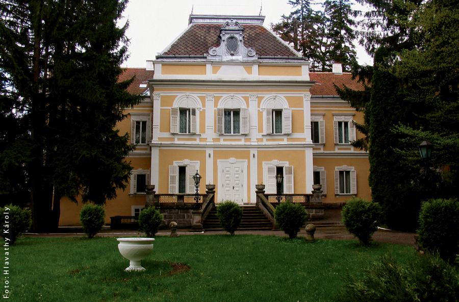 REGÖSÖK és FÉSZEKRAKÓK
